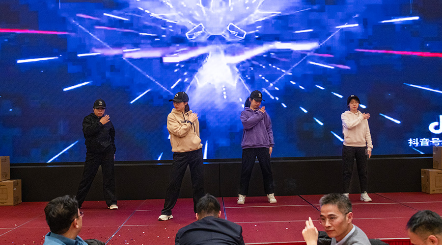 变革创新，突破前行 | 杏鑫娱乐储能2023年终总结大会及2024年迎新年会圆满落幕