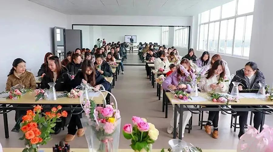 花开十里，美丽如你 | 杏鑫娱乐储能举办三八妇女节艺术DIY活动