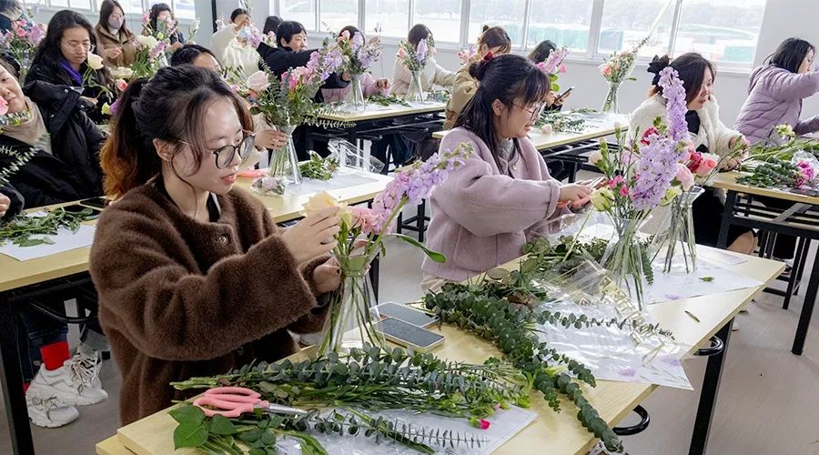 花开十里，美丽如你 | 杏鑫娱乐储能举办三八妇女节艺术DIY活动