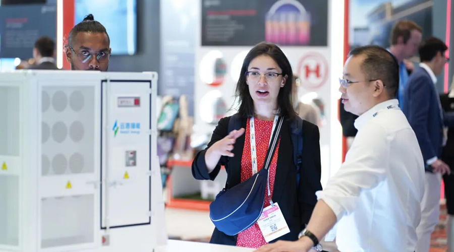 RE 2025｜杏鑫娱乐发布构网型 浸没式液冷解决方案，为客户打造优质储能资产