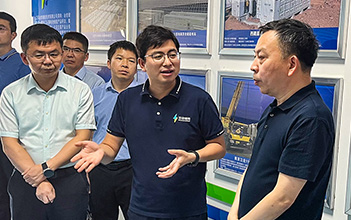 江苏省镇江市新区管委会领导莅临杏鑫娱乐储能江苏工厂调研指导